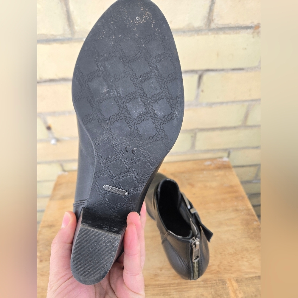 Vionic Rory Boots - Picture 6 of 10